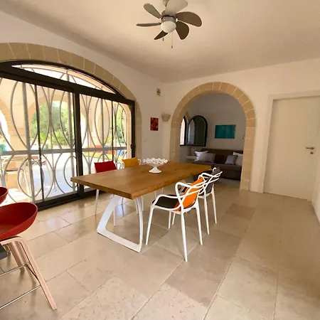 Luxus With Swimmingpool, 1-6 P., Villa Carovigno